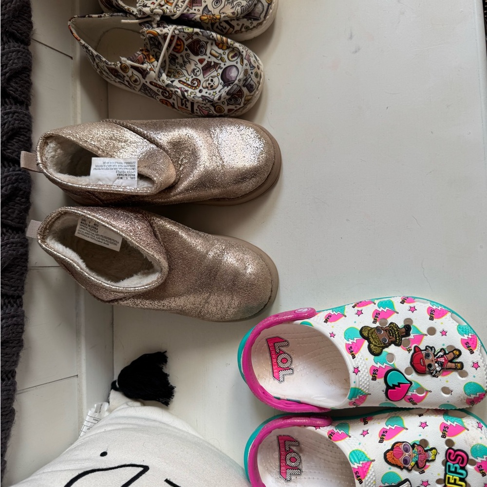Cat & Jack Shimmering Gold Baby Booties